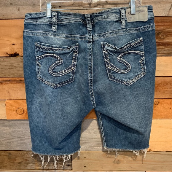 Silver Aiko Slim Super Stretch Cutoff Shorts Light Wash Size 16 - Picture 7 of 10